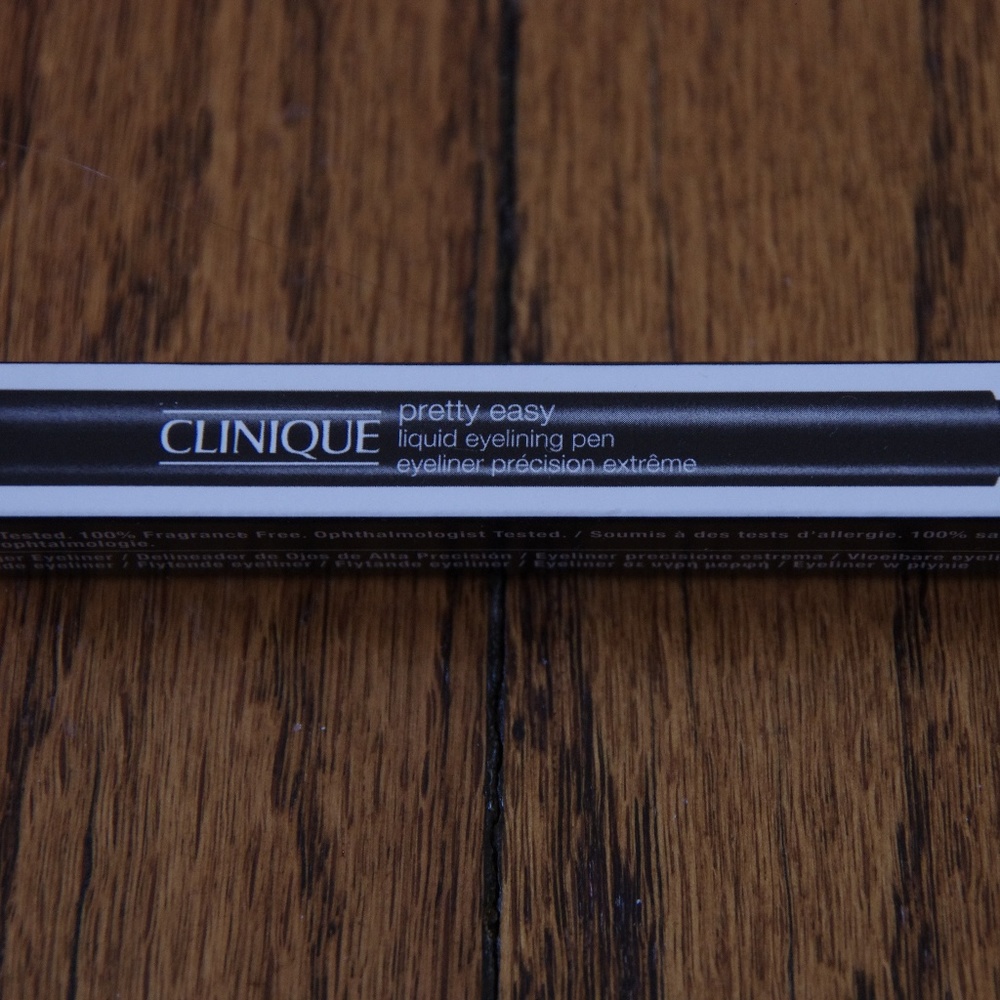 Clinique Pretty Easy Liquid Eye-lining pen black